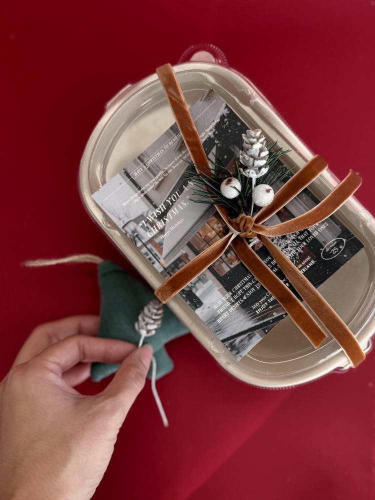 Snowy Street Christmas Postcard – Set of 40